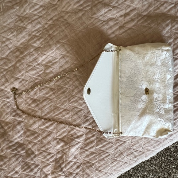Vintage White Clutch with Rose Pattern - Picture 5 of 5